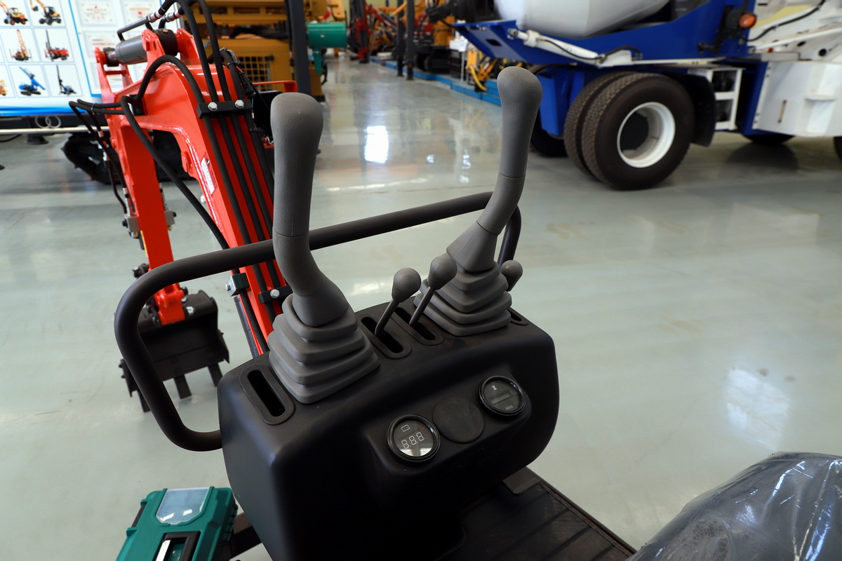 HW-10F風(fēng)暴一號(hào)小型挖掘機(jī)