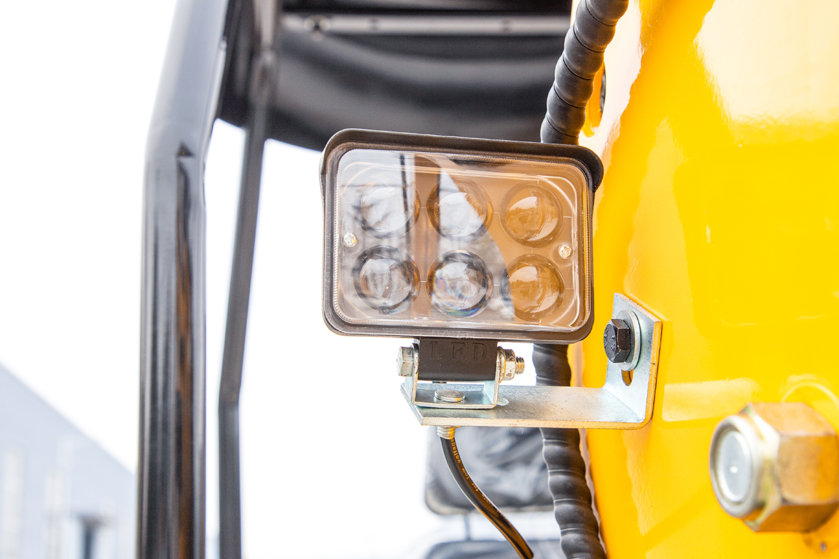 HW-18W小型挖掘機(jī)