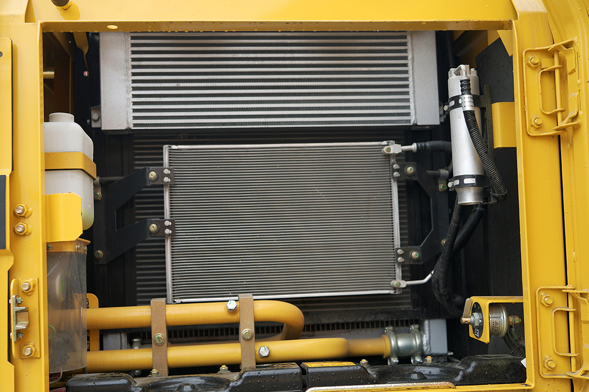 HW-220履帶中大型挖掘機