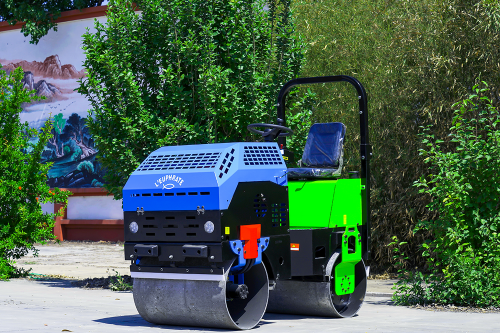 HW-1T座駕式壓路機(jī)