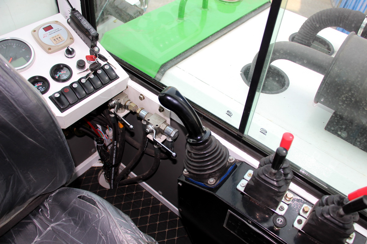 HWJB120自上料攪拌車